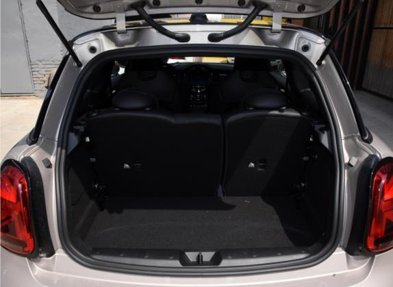 MINI 2022款 2.0T COOPER S 赛车手 车厢座椅   后备厢