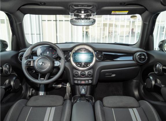 MINI 2022款 1.5T COOPER 黑标特别版 五门版 中控类   中控全图