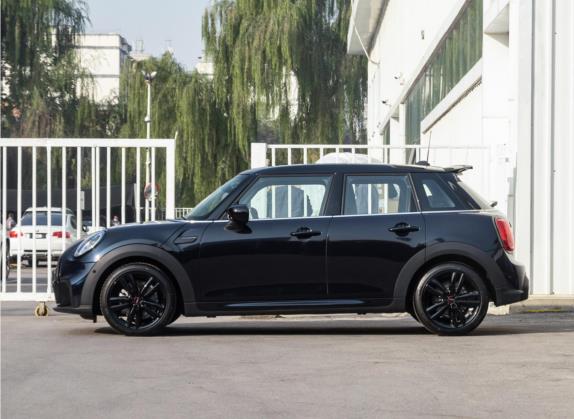 MINI 2022款 1.5T COOPER 黑标特别版 五门版 外观   正侧