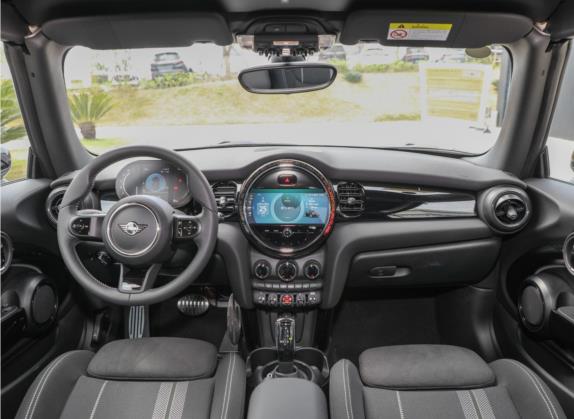 MINI 2022款 1.5T COOPER CABRIO 黑标特别版 中控类   中控全图