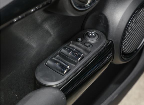 MINI 2022款 1.5T COOPER CABRIO 黑标特别版 车厢座椅   门窗控制