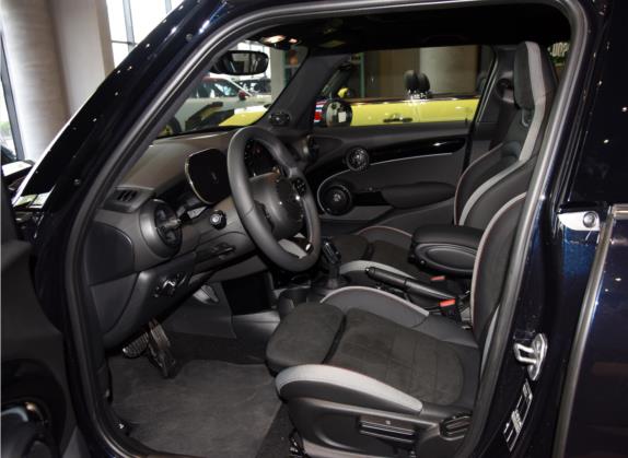 MINI 2022款 2.0T COOPER S 黑标特别版 五门版 车厢座椅   前排空间