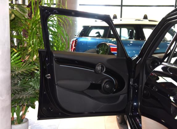 MINI 2022款 2.0T COOPER S 黑标特别版 五门版 车厢座椅   前门板