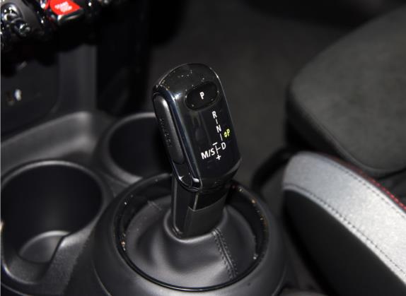 MINI 2022款 2.0T COOPER S 黑标特别版 五门版 中控类   挡把