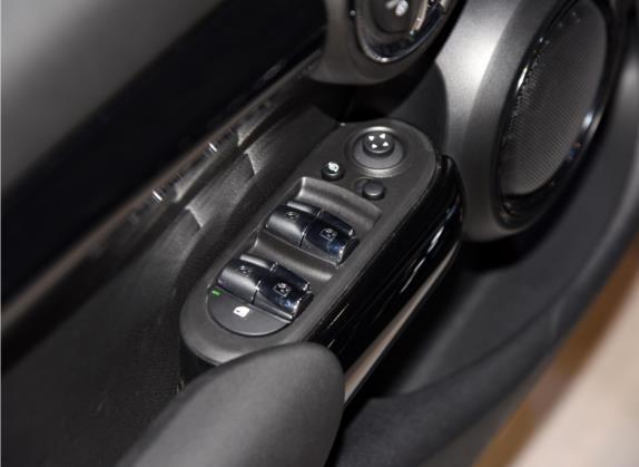 MINI 2022款 2.0T COOPER S 黑标特别版 五门版 车厢座椅   门窗控制