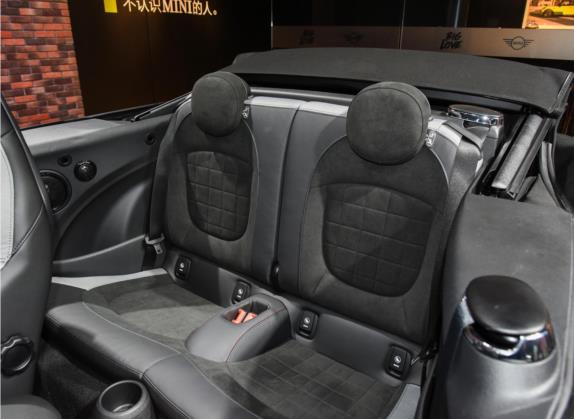 MINI 2022款 2.0T COOPER S CABRIO 黑标特别版 车厢座椅   后排空间