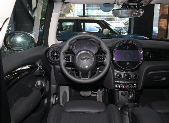 MINI 2022款 1.5T COOPER The Coopers 纪念版 中控类   驾驶位
