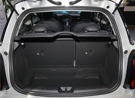 MINI 2022款 1.5T COOPER The Coopers 纪念版 车厢座椅   后备厢