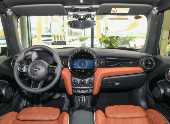 MINI 2022款 1.5T COOPER CABRIO The Coopers 纪念版 中控类   中控全图