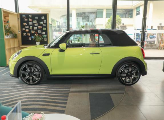 MINI 2022款 1.5T COOPER CABRIO The Coopers 纪念版 外观   正侧