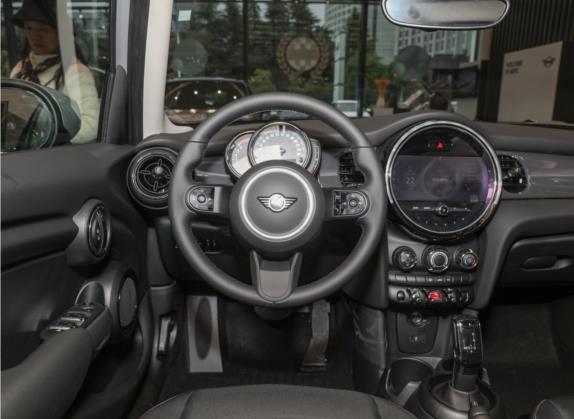 MINI 2022款 改款 1.5T ONE 五门版PLUS 中控类   驾驶位