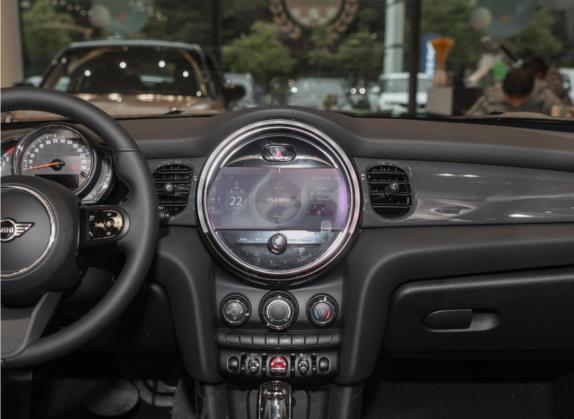 MINI 2022款 改款 1.5T ONE 五门版PLUS 中控类   中控台