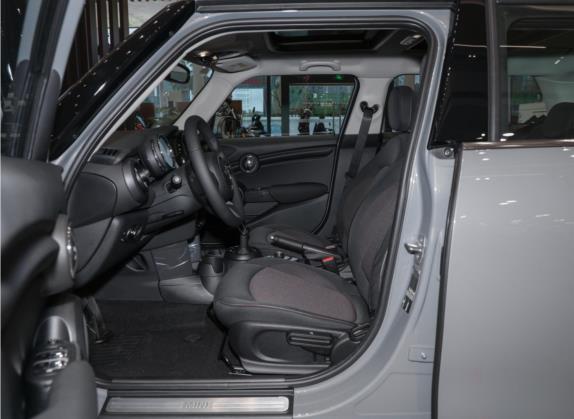 MINI 2022款 改款 1.5T ONE 五门版PLUS 车厢座椅   前排空间