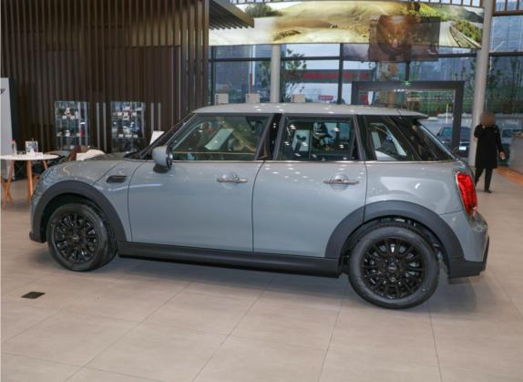 MINI 2022款 改款 1.5T ONE 五门版PLUS 外观   正侧