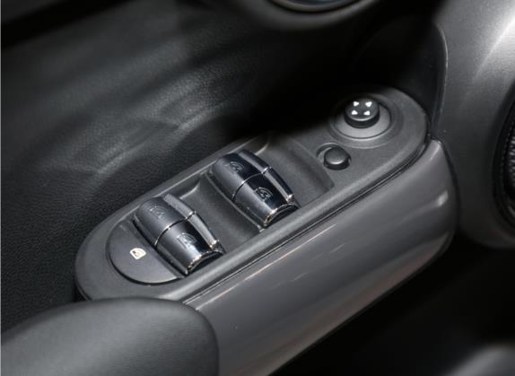 MINI 2022款 改款 1.5T ONE 五门版PLUS 车厢座椅   门窗控制