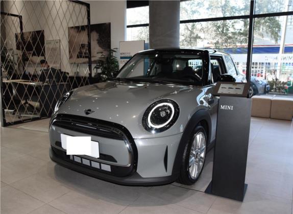 MINI 2022款 改款 1.5T COOPER 经典派 五门版 外观   头图