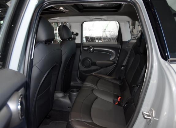 MINI 2022款 改款 1.5T COOPER 经典派 五门版 车厢座椅   后排空间