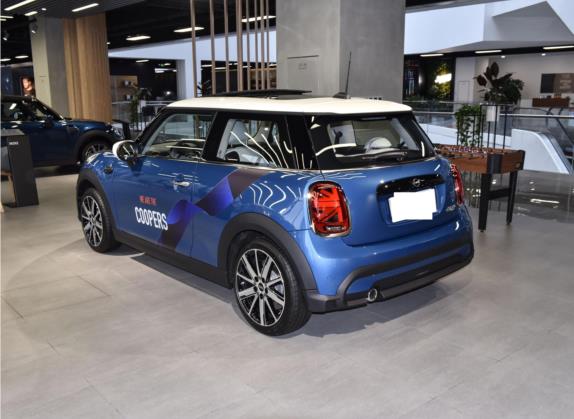 MINI 2022款 改款 1.5T COOPER 艺术家 外观   斜后