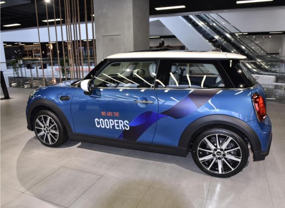 MINI 2022款 改款 1.5T COOPER 艺术家 外观   正侧