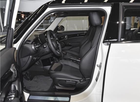 MINI 2022款 改款 2.0T COOPER S 经典派 五门版 车厢座椅   前排空间
