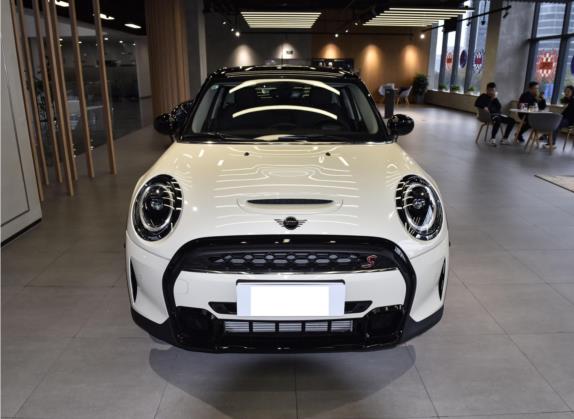 MINI 2022款 改款 2.0T COOPER S 经典派 五门版 外观   正前