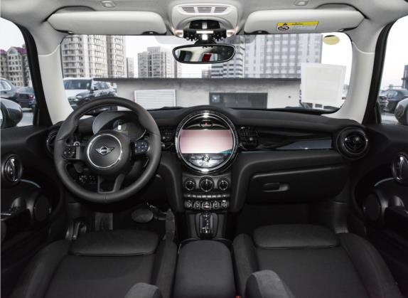 MINI 2022款 改款 2.0T COOPER S 艺术家 中控类   中控全图