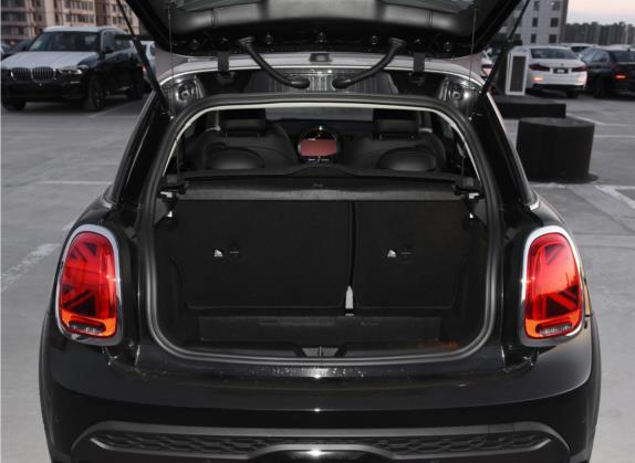 MINI 2022款 改款 2.0T COOPER S 艺术家 车厢座椅   后备厢