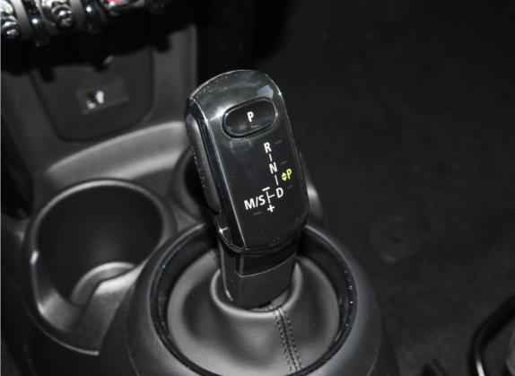 MINI 2022款 改款 2.0T COOPER S 艺术家 中控类   挡把