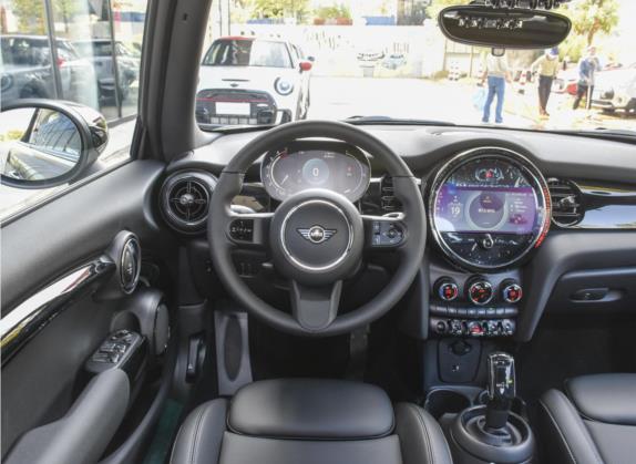 MINI 2022款 改款 1.5T COOPER CABRIO 经典派 中控类   驾驶位