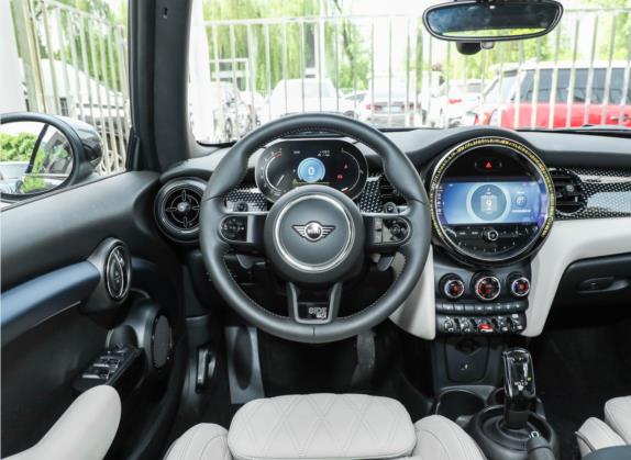 MINI 2022款 改款 2.0T COOPER S CABRIO Sidewalk 中控类   驾驶位