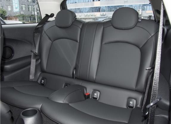 MINI 2023款 1.5T COOPER 艺术家 车厢座椅   后排空间