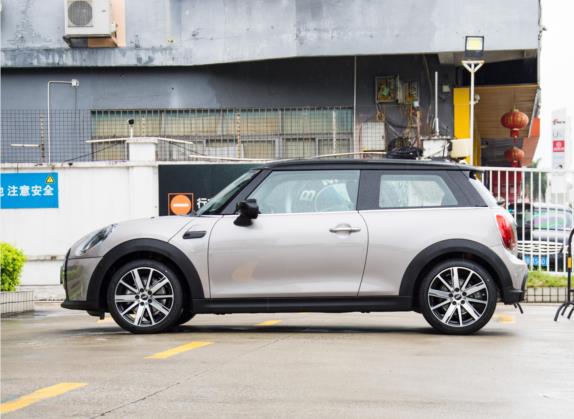 MINI 2023款 1.5T COOPER 艺术家 外观   正侧