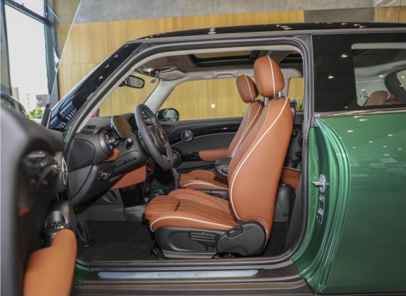 MINI 2023款 2.0T COOPER S 艺术家 车厢座椅   前排空间