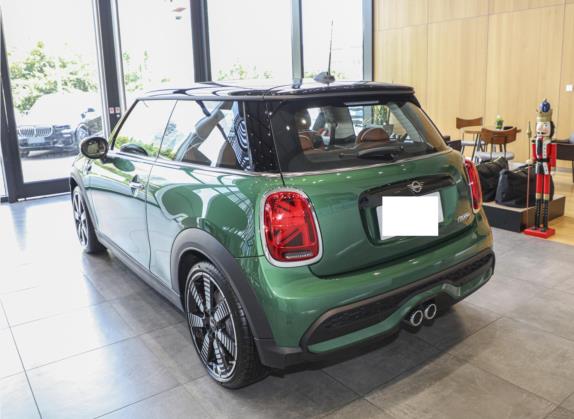 MINI 2023款 2.0T COOPER S 艺术家 外观   斜后