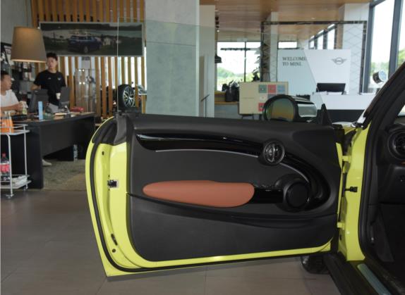 MINI 2023款 1.5T COOPER CABRIO 艺术家 车厢座椅   前门板