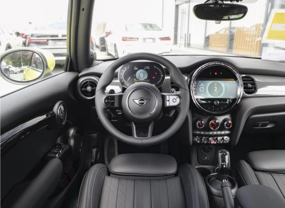 MINI 2023款 2.0T COOPER S CABRIO 艺术家 中控类   驾驶位