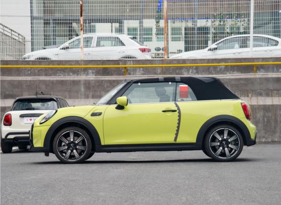 MINI 2023款 2.0T COOPER S CABRIO 艺术家 外观   正侧