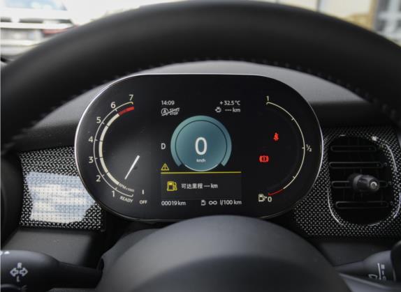 MINI 2023款 2.0T COOPER S CABRIO 艺术家 中控类   仪表盘