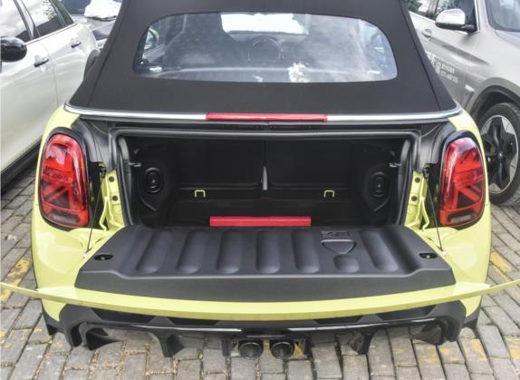 MINI 2023款 2.0T COOPER S CABRIO 赛车手 车厢座椅   后备厢