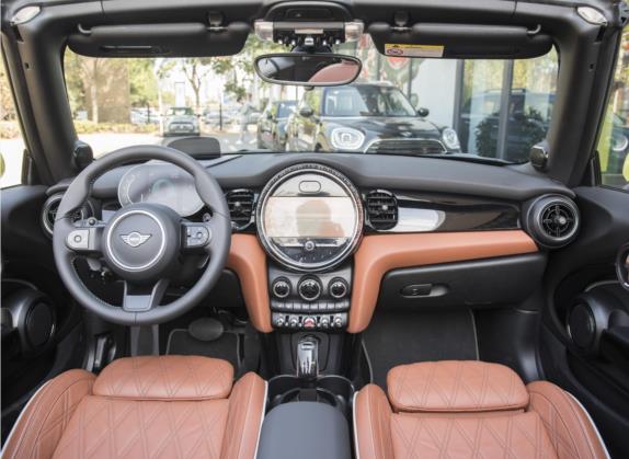 MINI 2023款 改款 2.0T COOPER S CABRIO 艺术家 中控类   中控全图