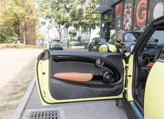 MINI 2023款 改款 2.0T COOPER S CABRIO 艺术家 车厢座椅   前门板