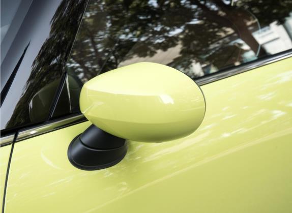 MINI 2023款 改款 2.0T COOPER S CABRIO 艺术家 外观细节类   外后视镜