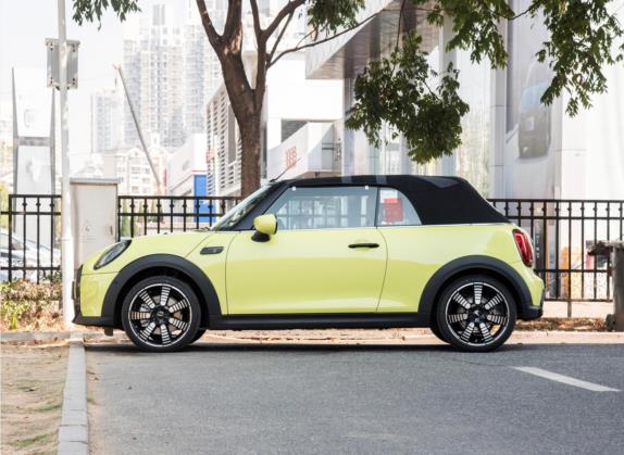 MINI 2023款 改款 2.0T COOPER S CABRIO 艺术家 外观   正侧