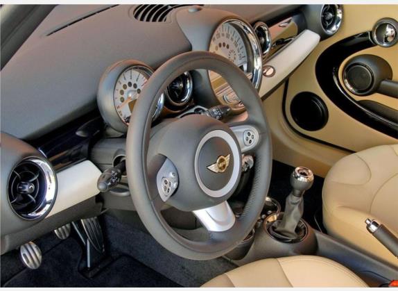 MINI CLUBMAN 2007款 1.6L COOPER Fun 中控类   驾驶位