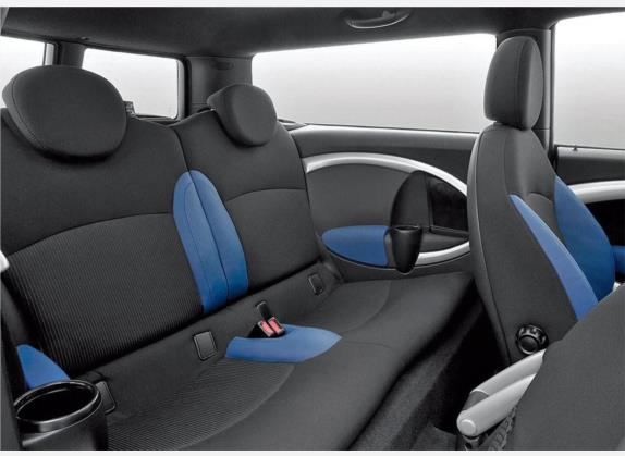 MINI CLUBMAN 2007款 1.6L COOPER Fun 车厢座椅   后排空间