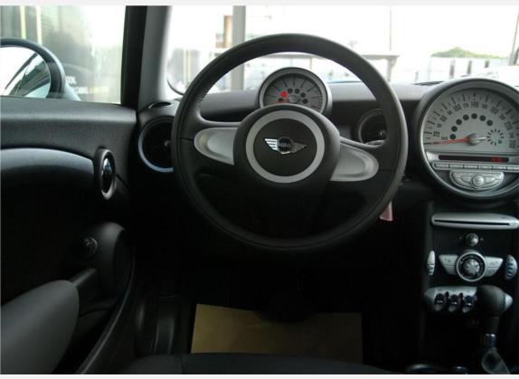 MINI CLUBMAN 2010款 1.6L COOPER Cheer 中控类   驾驶位