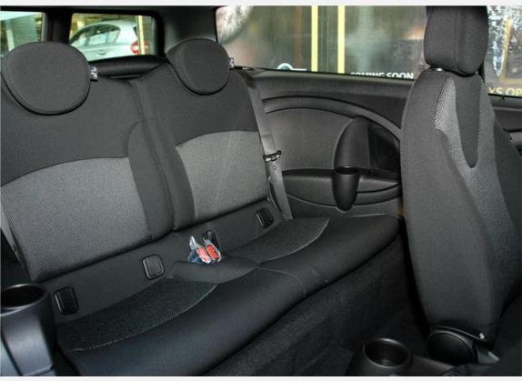 MINI CLUBMAN 2010款 1.6L COOPER Cheer 车厢座椅   后排空间