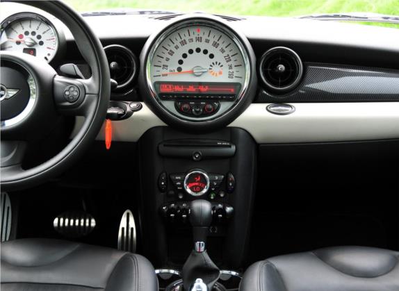 MINI CLUBMAN 2011款 1.6T COOPER S 中控类   中控台