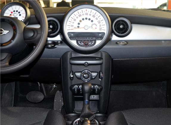 MINI CLUBMAN 2011款 1.6L ONE 中控类   中控台