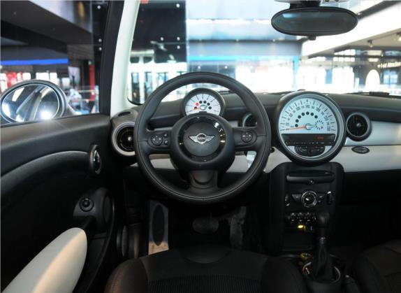 MINI CLUBMAN 2011款 1.6L COOPER Fun 中控类   驾驶位